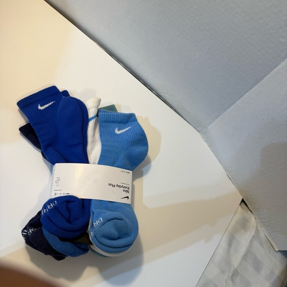 Nike Men's Athletic Socks in Blue and White - Picture 1 of 4